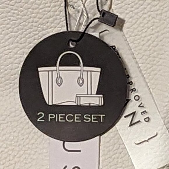 Malibu Skye Reversable Tote with Wristlet and Adjustable Strap NWT - Picture 6 of 11